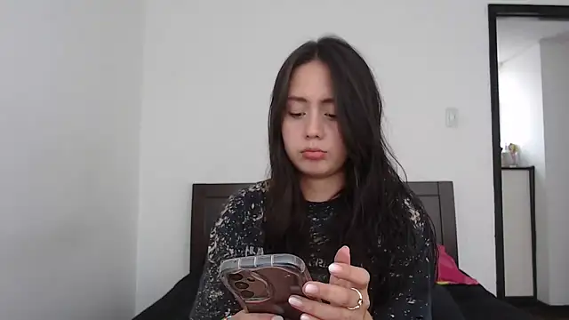 rebecca collin online show from 16, 2, 2026