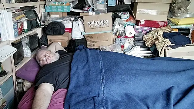 Snapshot of hadeszeuss2 chatting on 4, 12, 2025 hadeszeuss2 online show from 4, 12, 2025