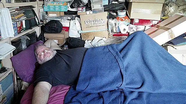 Snapshot of hadeszeuss2 chatting on 16, 12, 2025 hadeszeuss2 online show from 16, 12, 2025