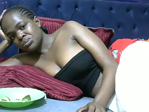 Snapshot of Creamy_dolly chatting on 2, 12, 2025 Creamy dolly online show from 2, 12, 2025