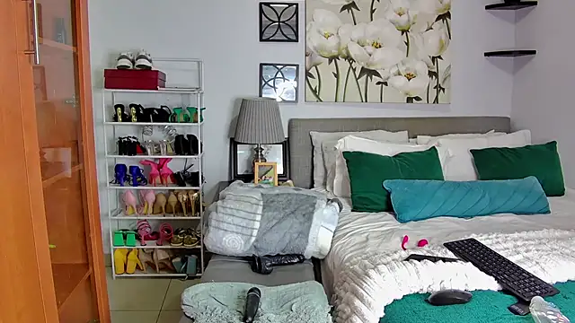 NaughtyKelly28 online show from 6, 2, 2026