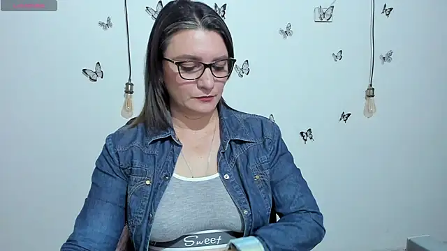 Snapshot of Amie_Adams82_ chatting on 11, 11, 2025 Amie Adams82 online show from 11, 11, 2025