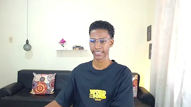 Snapshot of maiki18_ chatting on 1, 2, 2025 maiki18  online show from 1, 2, 2025