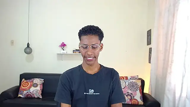 Snapshot of maiki18_ chatting on 5, 2, 2025 maiki18  online show from 5, 2, 2025