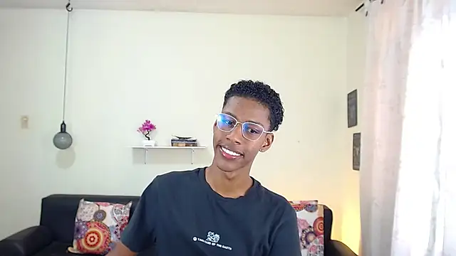 Snapshot of maiki18_ chatting on 5, 2, 2025 maiki18  online show from 5, 2, 2025