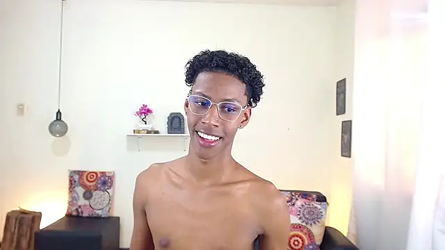 Snapshot of maiki18_ chatting on 18, 3, 2025 maiki18  online show from 18, 3, 2025