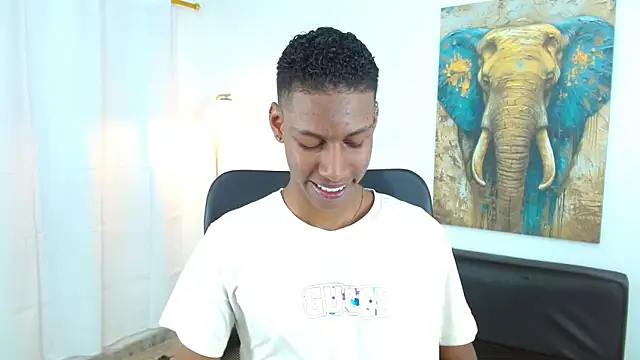 Snapshot of maiki18_ chatting on 11, 11, 2025 maiki18 online show from 11, 11, 2025