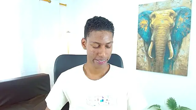 Snapshot of maiki18_ chatting on 16, 12, 2025 maiki18 online show from 16, 12, 2025