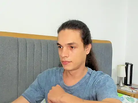 uglycoyote18 online show from 26, 10, 2025