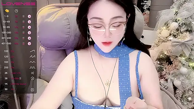 Snapshot of Monica-888 chatting on 17, 10, 2025 Monica-888 online show from 17, 10, 2025