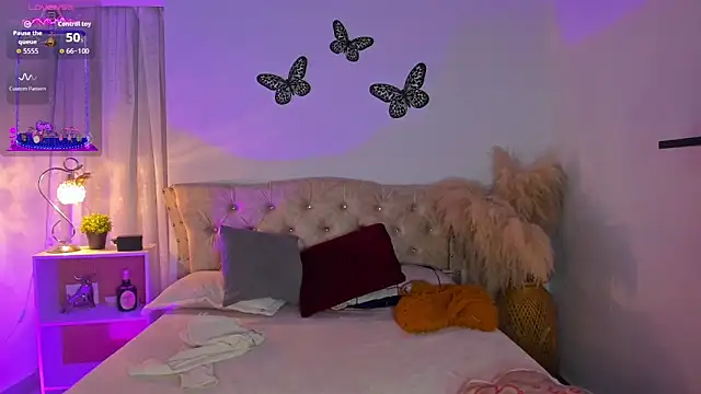 Sarahballiston  online show from 25, 11, 2025