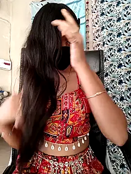 Snapshot of Parinaaz18 chatting on 9, 9, 2025 Parinaaz18 online show from 9, 9, 2025