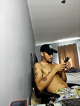 sexylatino22 online show from 31, 12, 2024