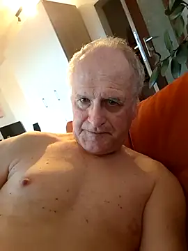 Snapshot of Milkasahne64 chatting on 3, 10, 2025 Milkasahne64 online show from 3, 10, 2025