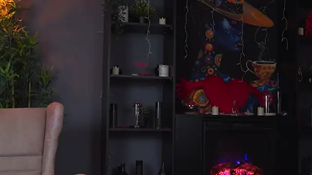 Evelyn Evyyy online show from 18, 4, 2026