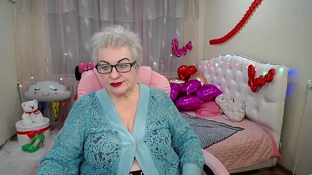 KayleSmoll online show from 2, 2, 2025