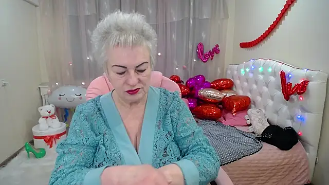 KayleSmoll online show from 8, 2, 2025