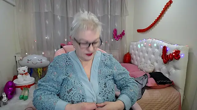 KayleSmoll online show from 22, 2, 2025