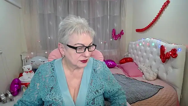 KayleSmoll online show from 5, 3, 2025