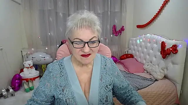 KayleSmoll online show from 5, 3, 2025