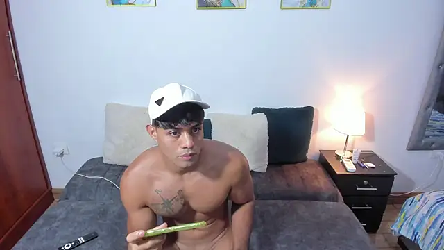 Snapshot of Luciano_and_Marlon chatting on 17, 9, 2025 Luciano and Marlon online show from 17, 9, 2025