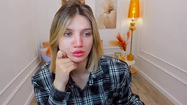 SelenaeMoore online show from 4, 4, 2026