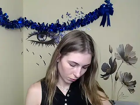 Snapshot of StrangerGi chatting on 4, 1, 2025 StrangerGi online show from 4, 1, 2025
