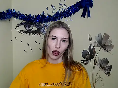 Snapshot of StrangerGi chatting on 8, 1, 2025 StrangerGi online show from 8, 1, 2025