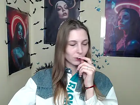 Snapshot of StrangerGi chatting on 7, 3, 2025 StrangerGi online show from 7, 3, 2025