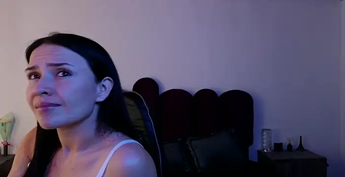 cristal hilton 10 online show from 10, 2, 2026