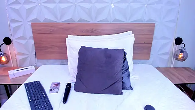 Snapshot of Stacey_white_ chatting on 24, 11, 2025 Stacey white online show from 24, 11, 2025