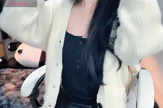 Snapshot of _Aimy_ chatting on 8, 1, 2025 Aimy online show from 8, 1, 2025