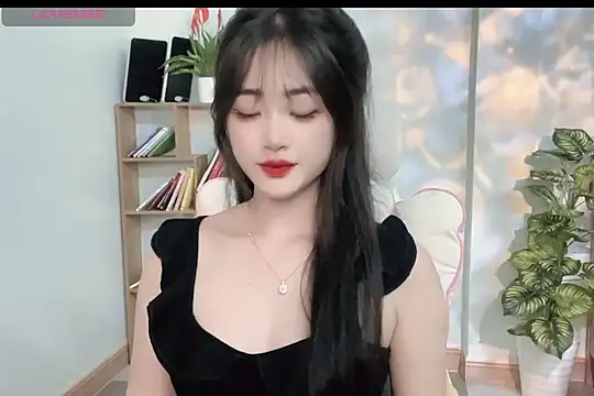 Snapshot of _Aimy_ chatting on 4, 3, 2025 Aimy online show from 4, 3, 2025