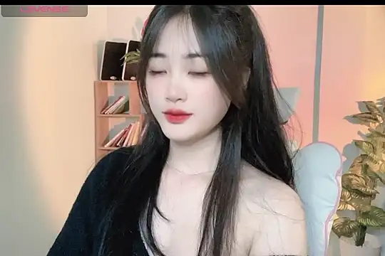 Snapshot of _Aimy_ chatting on 6, 3, 2025 Aimy online show from 6, 3, 2025