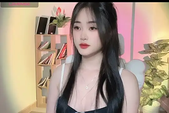 Snapshot of _Aimy_ chatting on 7, 3, 2025 Aimy online show from 7, 3, 2025