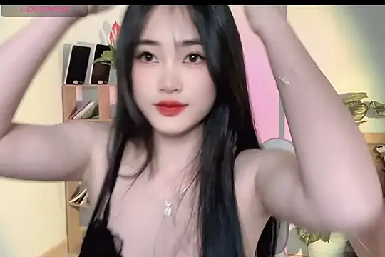 Snapshot of _Aimy_ chatting on 8, 3, 2025 Aimy online show from 8, 3, 2025