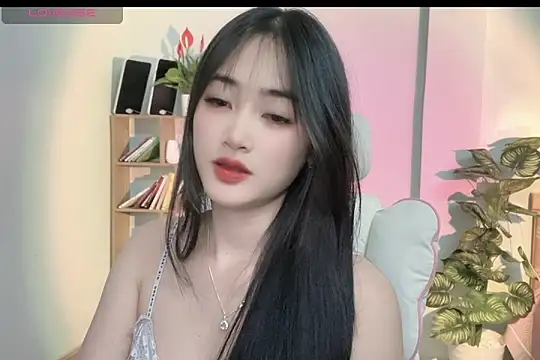 Snapshot of _Aimy_ chatting on 8, 3, 2025 Aimy online show from 8, 3, 2025