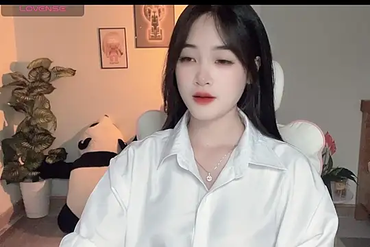 Snapshot of _Aimy_ chatting on 18, 9, 2025 Aimy online show from 18, 9, 2025