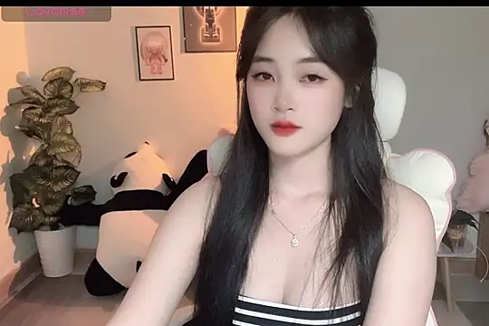 Snapshot of _Aimy_ chatting on 19, 9, 2025 Aimy online show from 19, 9, 2025