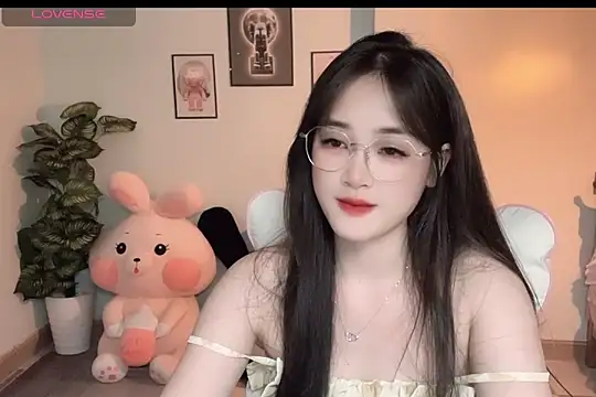 Snapshot of _Aimy_ chatting on 28, 9, 2025 Aimy online show from 28, 9, 2025