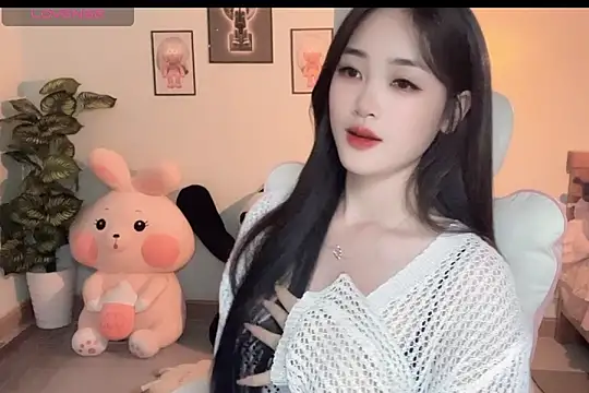 Snapshot of _Aimy_ chatting on 1, 10, 2025 Aimy online show from 1, 10, 2025