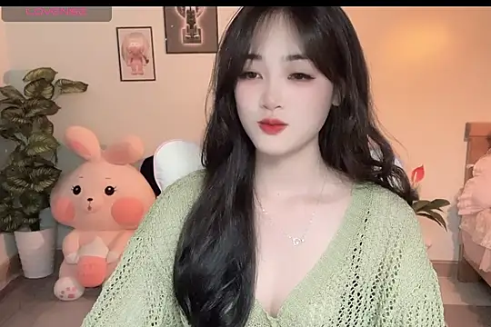 Snapshot of _Aimy_ chatting on 4, 10, 2025 Aimy online show from 4, 10, 2025