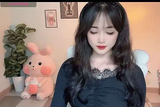 Snapshot of _Aimy_ chatting on 8, 10, 2025 Aimy online show from 8, 10, 2025