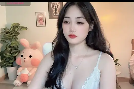 Snapshot of _Aimy_ chatting on 10, 10, 2025 Aimy online show from 10, 10, 2025