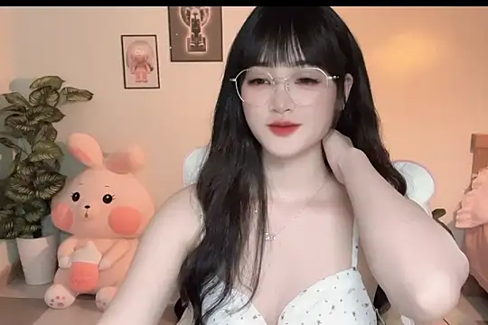 Snapshot of _Aimy_ chatting on 13, 10, 2025 Aimy online show from 13, 10, 2025