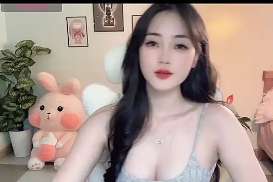 Snapshot of _Aimy_ chatting on 16, 10, 2025 Aimy online show from 16, 10, 2025