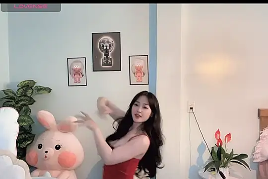 Snapshot of _Aimy_ chatting on 17, 10, 2025 Aimy online show from 17, 10, 2025