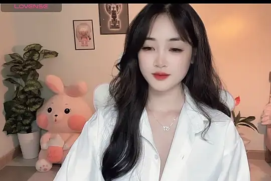 Snapshot of _Aimy_ chatting on 18, 10, 2025 Aimy online show from 18, 10, 2025