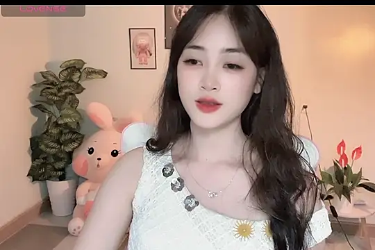 Snapshot of _Aimy_ chatting on 27, 10, 2025 Aimy online show from 27, 10, 2025