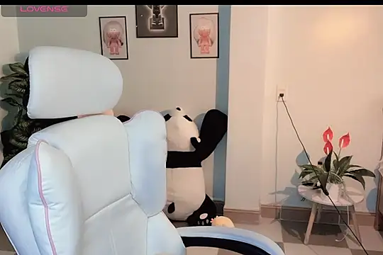 Snapshot of _Aimy_ chatting on 30, 10, 2025 Aimy online show from 30, 10, 2025